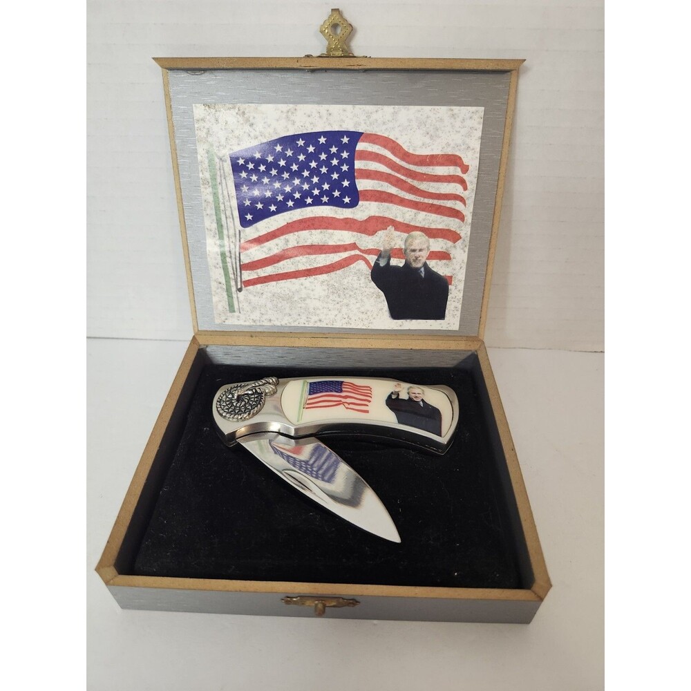 Knife (Lockblade Knife ) American Flag George Bush with wood box case